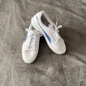 Women’s Puma White and blue Sneakers Size 11